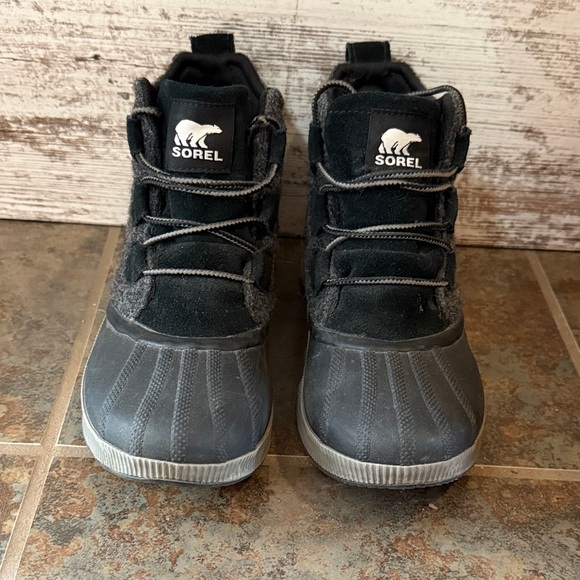 Sorel Gray and Black Winter Boots - Picture 2 of 6